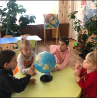 Празднуем с детьми День Земли Празднуем с детьми День Земли.